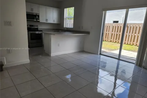 2693 SE 19th St, Homestead FL 33035
