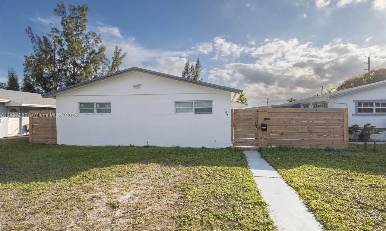 753 SW 2nd St, Dania Beach FL 33004