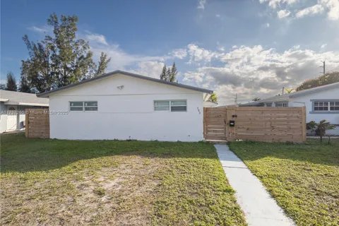 753 SW 2nd St, Dania Beach FL 33004