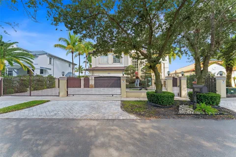 16801 NW 77th Pl, Miami Lakes FL 33016