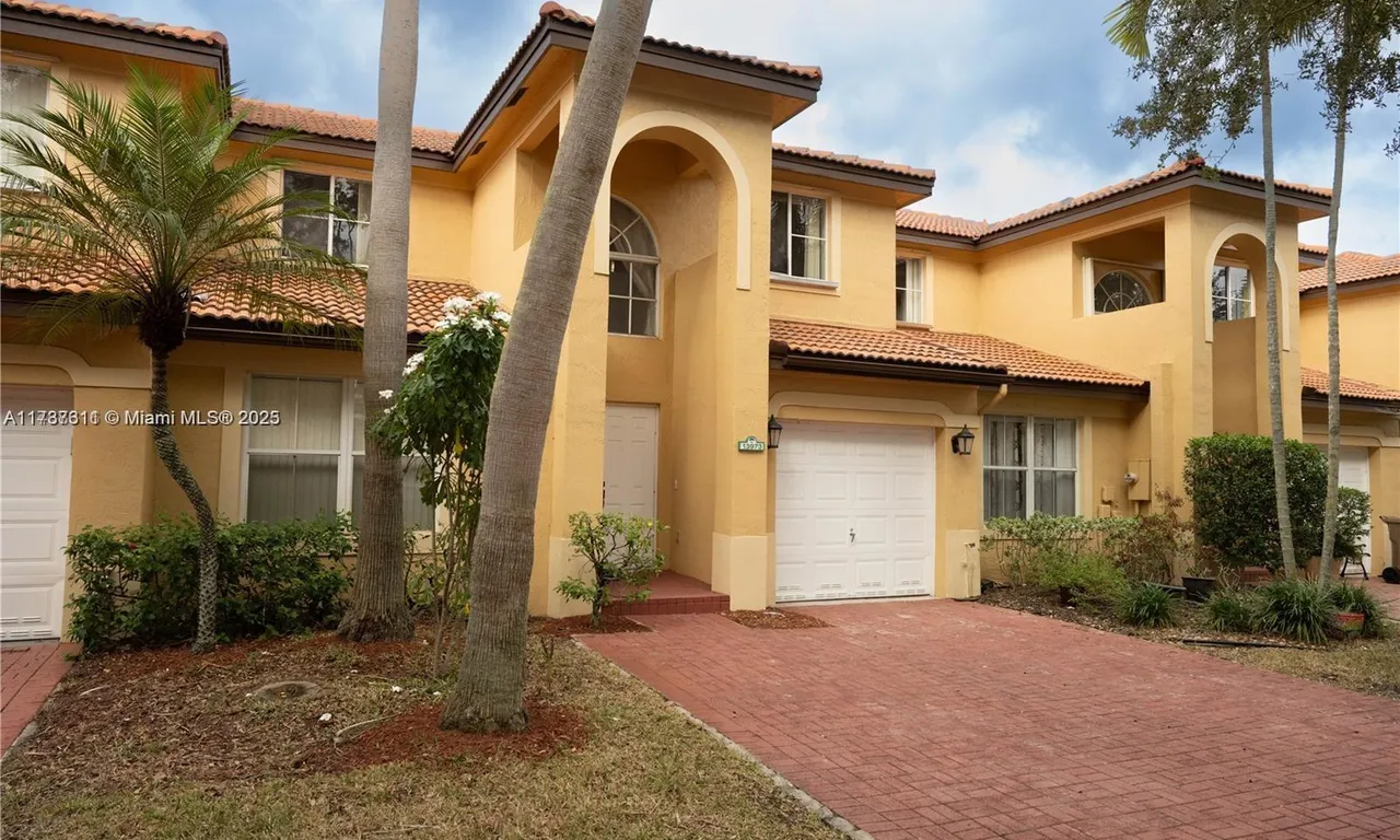 13973 N Forest Oak Cir, Davie FL 33325