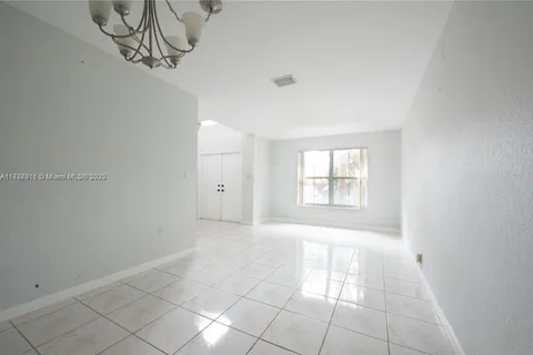 13973 N Forest Oak Cir, Davie FL 33325