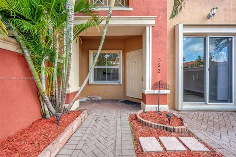 6141 NW 115th Pl # 352, Doral FL 33178