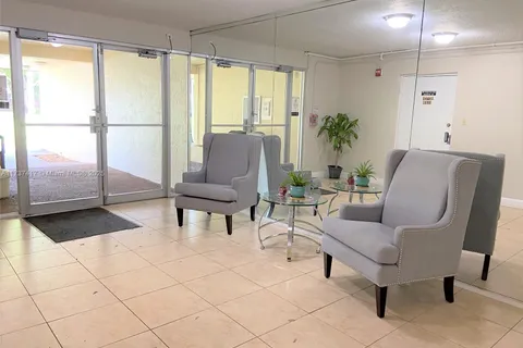 7300 NW 17th St # 210, Plantation FL 33313