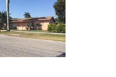 909 SW 1st St, Florida City FL 33034