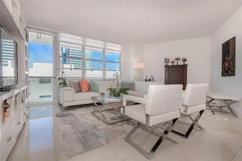 3725 S Ocean Dr # 1221, Hollywood FL 33019