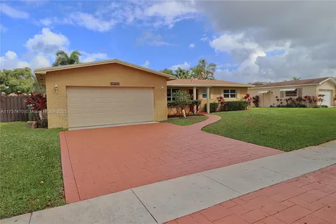 10931 NW 18th St, Pembroke Pines FL 33026