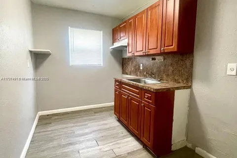 161 NW 15th # 9, Miami FL 33136