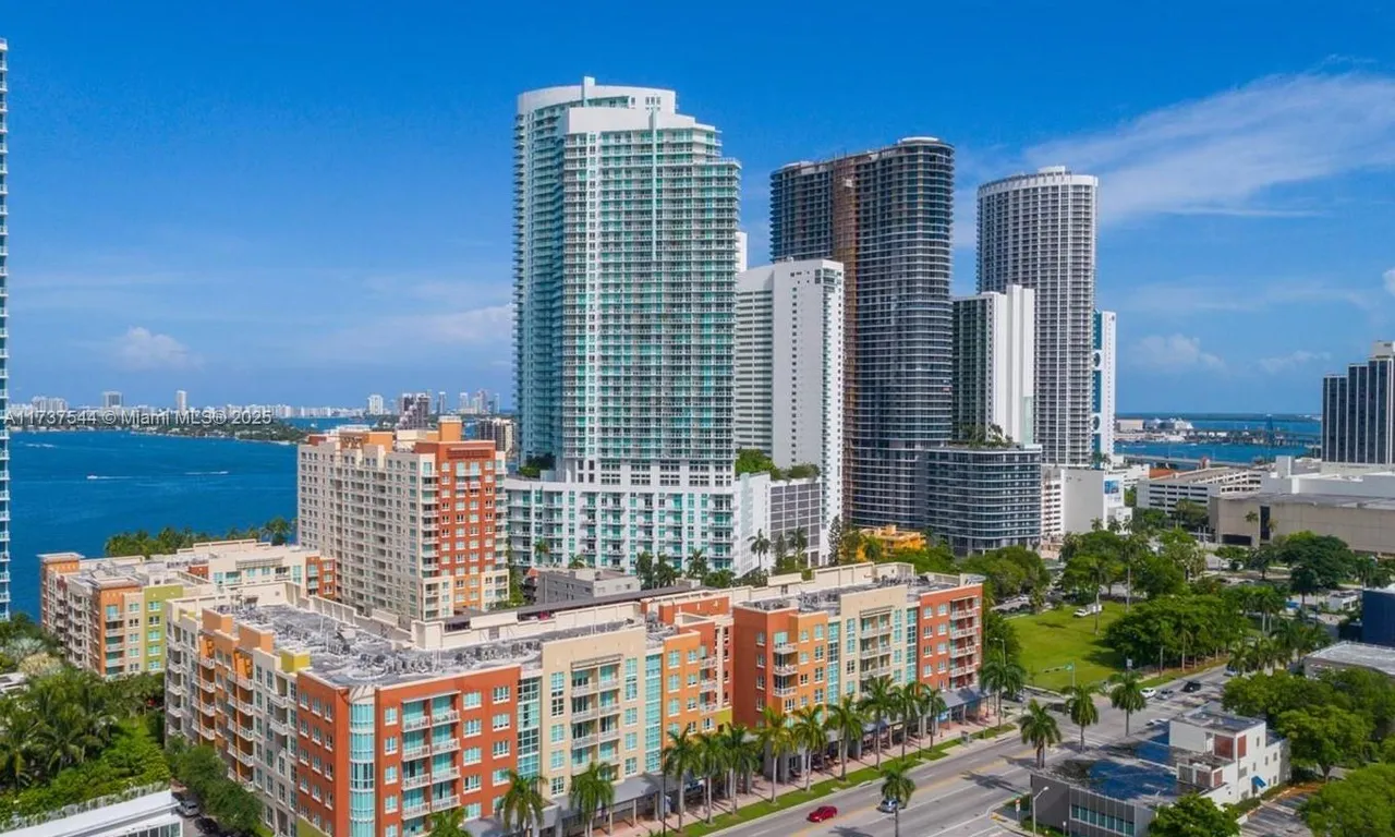 2001 Biscayne Blvd # 2516, Miami FL 33137