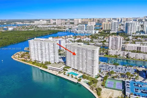 300 Bayview Dr # 1112, Sunny Isles Beach FL 33160