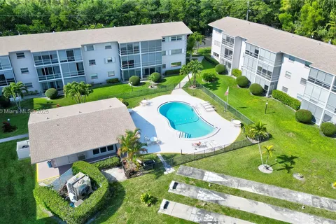 700 Layne Blvd # 113, Hallandale Beach FL 33009