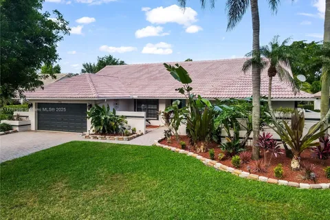 4901 NW 89th Ter, Coral Springs FL 33067