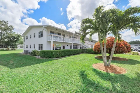 143 Oakridge J # 143, Deerfield Beach FL 33442