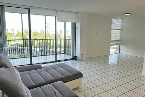 20301 W Country Club Dr # 621, Aventura FL 33180