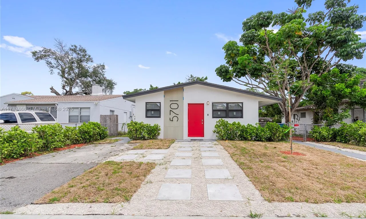 5701 SW 39th St, West Park FL 33023