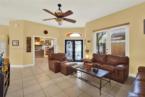 9029 SW 214th St, Cutler Bay FL 33189