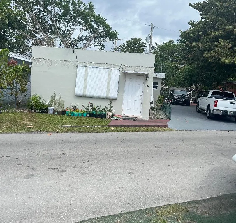 2381 NE 137 ST, North Miami Beach FL 33181