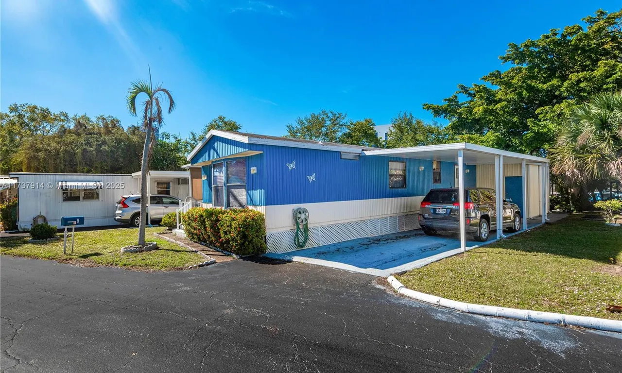 8 Highborne Ln, Dania Beach FL 33004