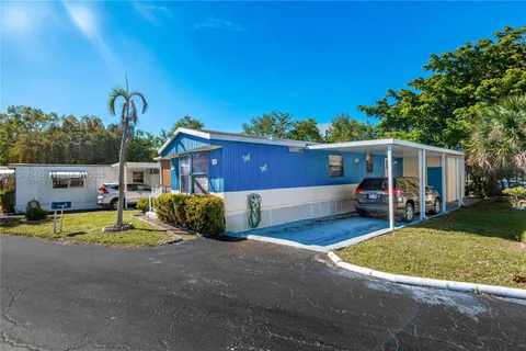 8 Highborne Ln, Dania Beach FL 33004