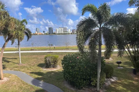 752 Executive Center Dr # 37, West Palm Beach FL 33401