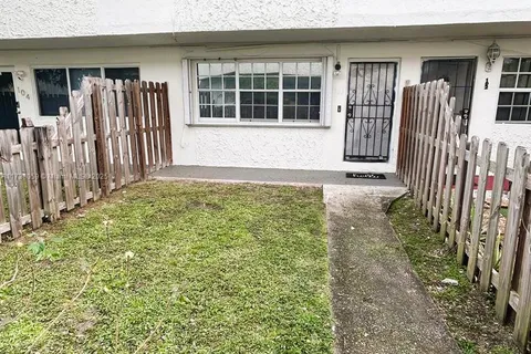 1521 NE 150th St # 103, Miami FL 33161