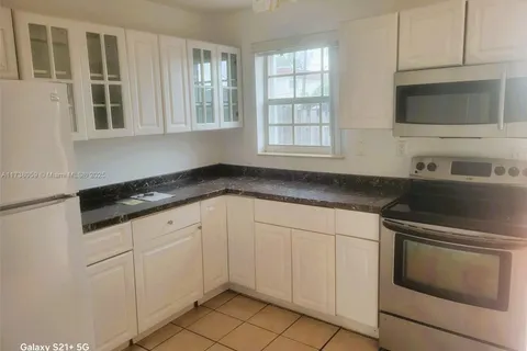 1521 NE 150th St # 103, Miami FL 33161