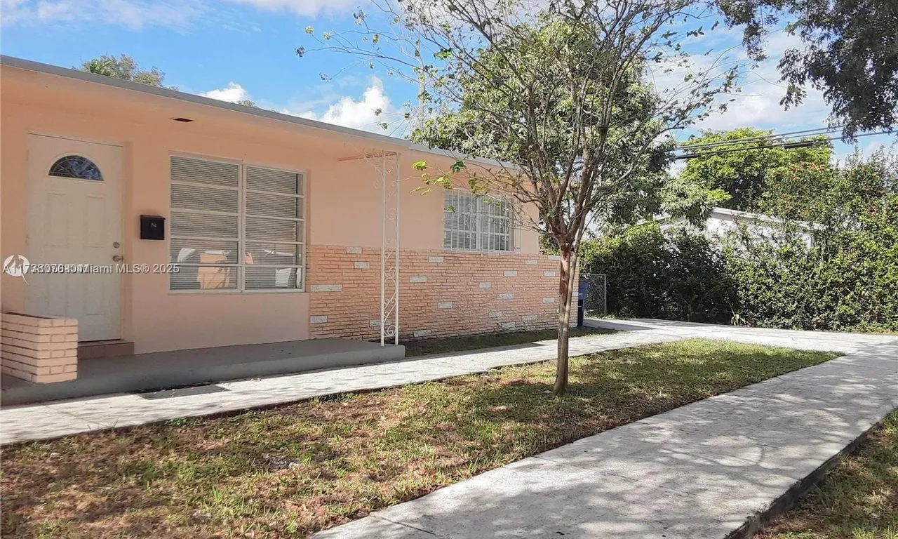 412 SW 10th St, Hallandale Beach FL 33009