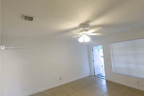 412 SW 10th St, Hallandale Beach FL 33009