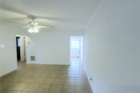 412 SW 10th St, Hallandale Beach FL 33009