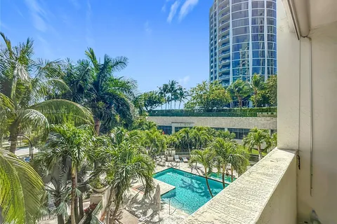 3400 SW 27th Avenue # 302, Miami FL 33133