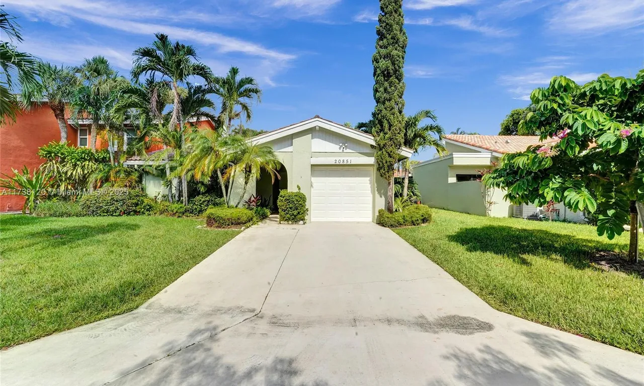 20851 Via Valencia Dr, Boca Raton FL 33433