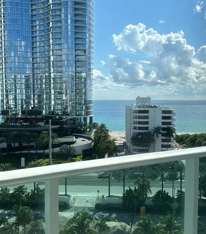 100 Bayview Dr # 1114, Sunny Isles Beach FL 33160