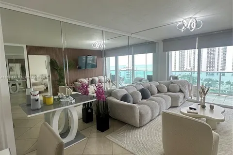 100 Bayview Dr # 1114, Sunny Isles Beach FL 33160