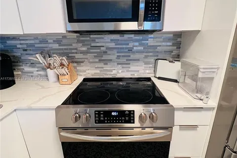 3725 S Ocean Dr # 917, Hollywood FL 33019