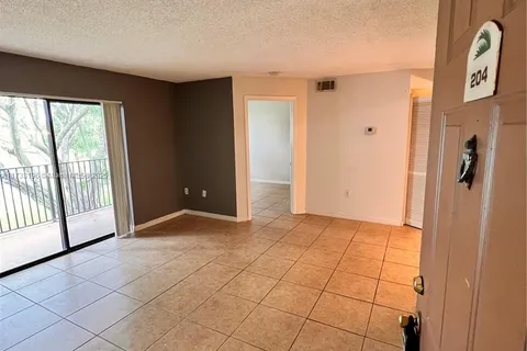 400 W Palm Cir W # 204, Pembroke Pines FL 33025