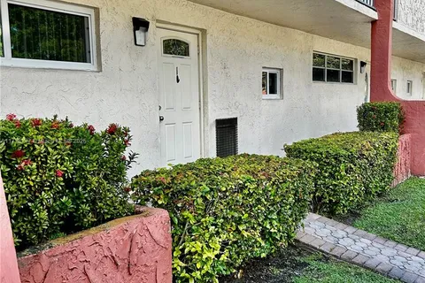 411 S Hollybrook Dr # 105, Pembroke Pines FL 33025