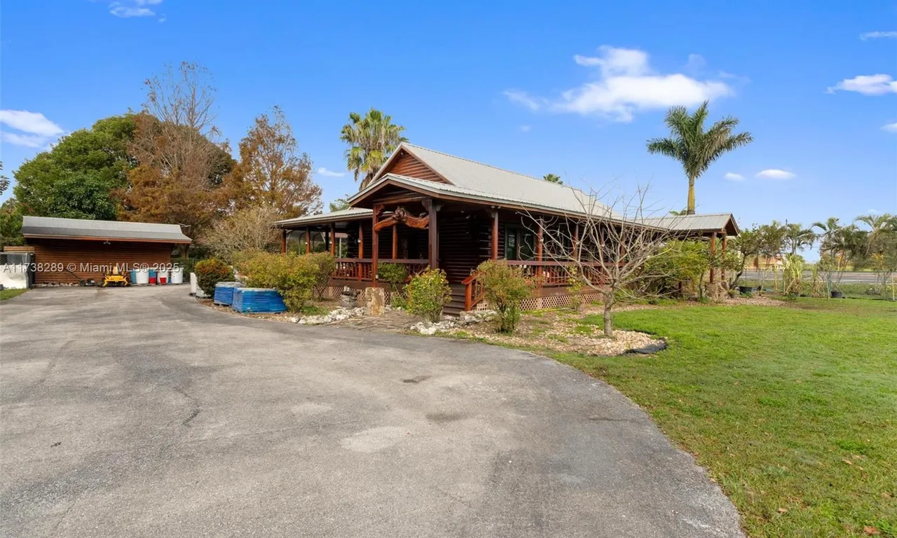 850 Old Us Highway 27, South Bay FL 33493