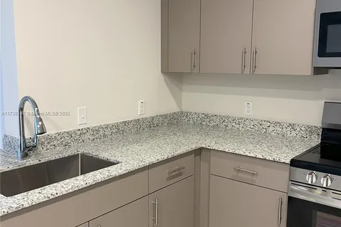 610 NE 2ND ST # 304, Dania Beach FL 33004