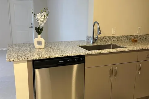 610 NE 2ND ST # 304, Dania Beach FL 33004