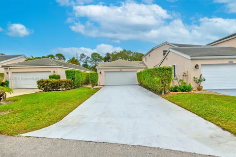 1009 Island Manor Dr, Green Acres FL 33413