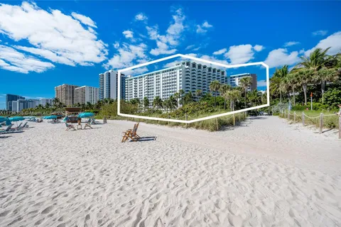 2899 Collins Ave # 833, Miami Beach FL 33140