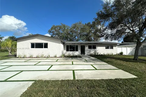 2321 NW 114th Ter, Pembroke Pines FL 33026