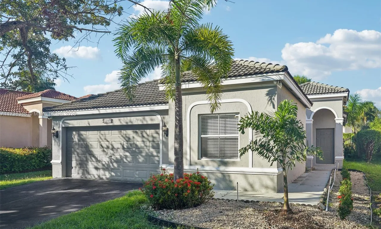 1283 Chinaberry Dr, Weston FL 33327