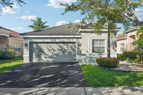 1283 Chinaberry Dr, Weston FL 33327