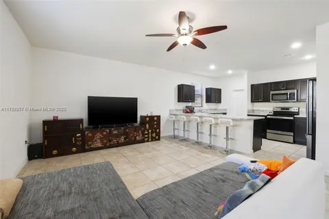 516 SE 35th Ter, Homestead FL 33033