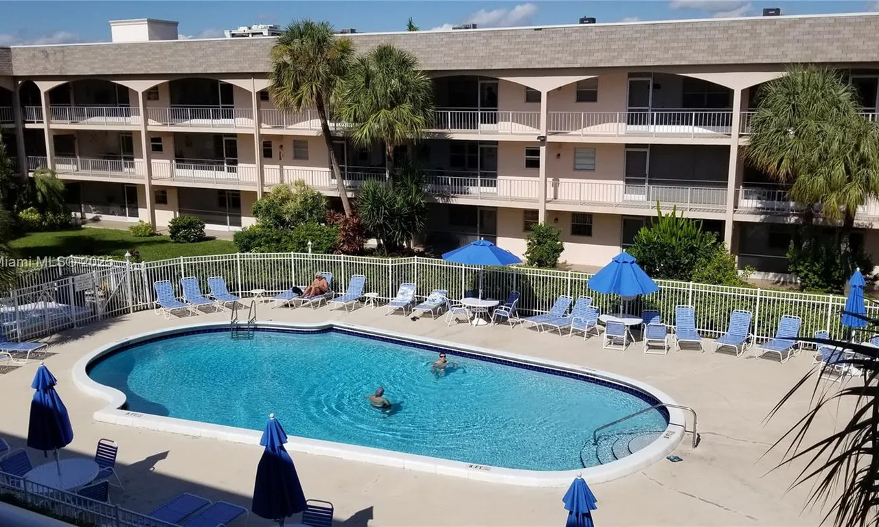 541 Blue Heron Dr # 111, Hallandale Beach FL 33009