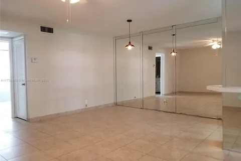 541 Blue Heron Dr # 111, Hallandale Beach FL 33009