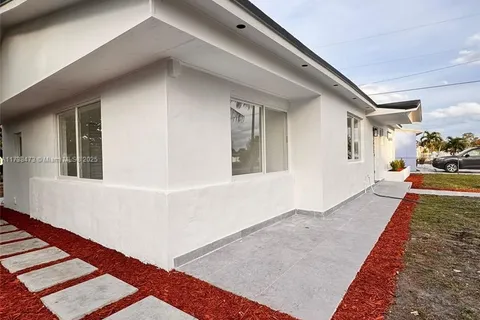 2421 NW 180th Ter, Miami Gardens FL 33056