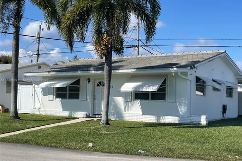 2701 NW 52nd Ct, Tamarac FL 33309