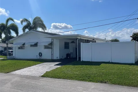 2701 NW 52nd Ct, Tamarac FL 33309